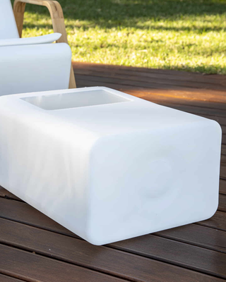 Mesas de jardín y exterior con luz